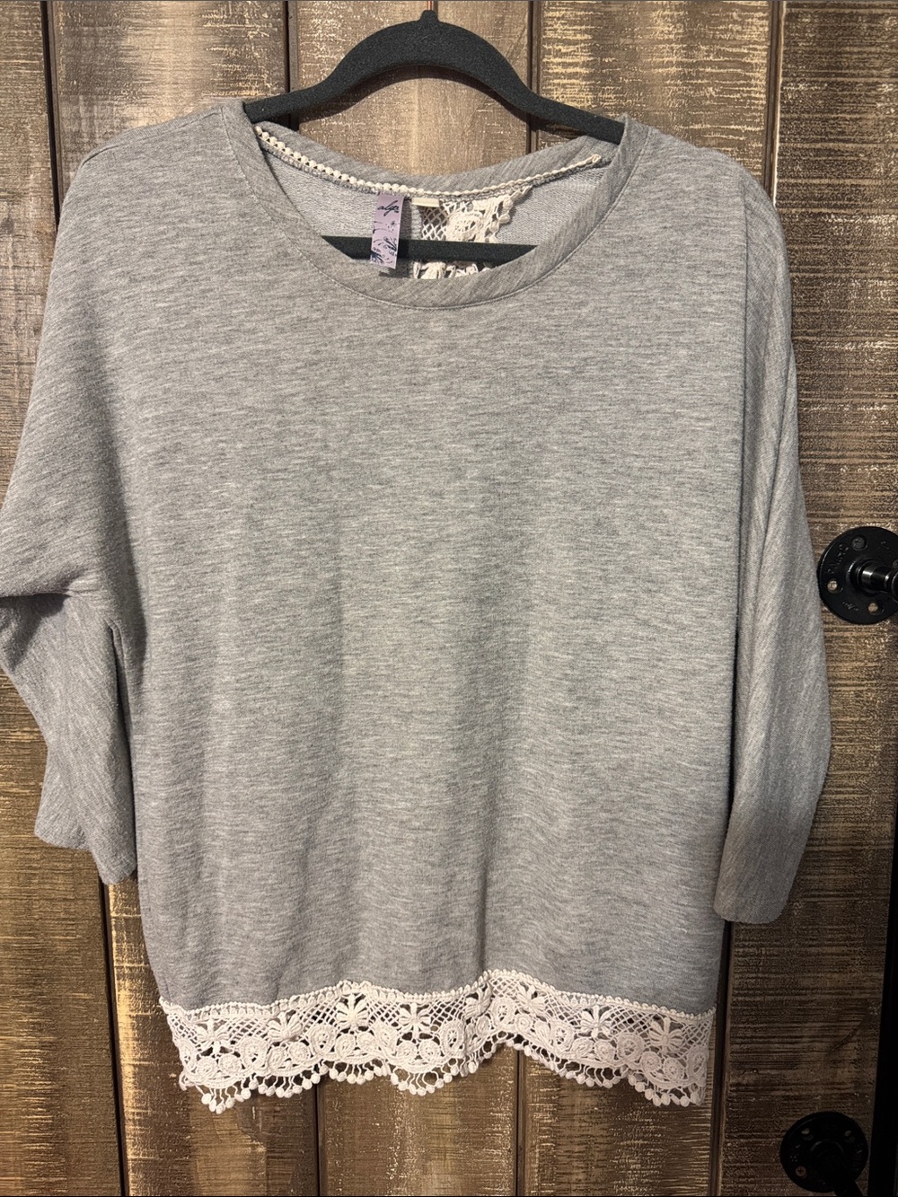 Alya gray shirt with lace edges and back